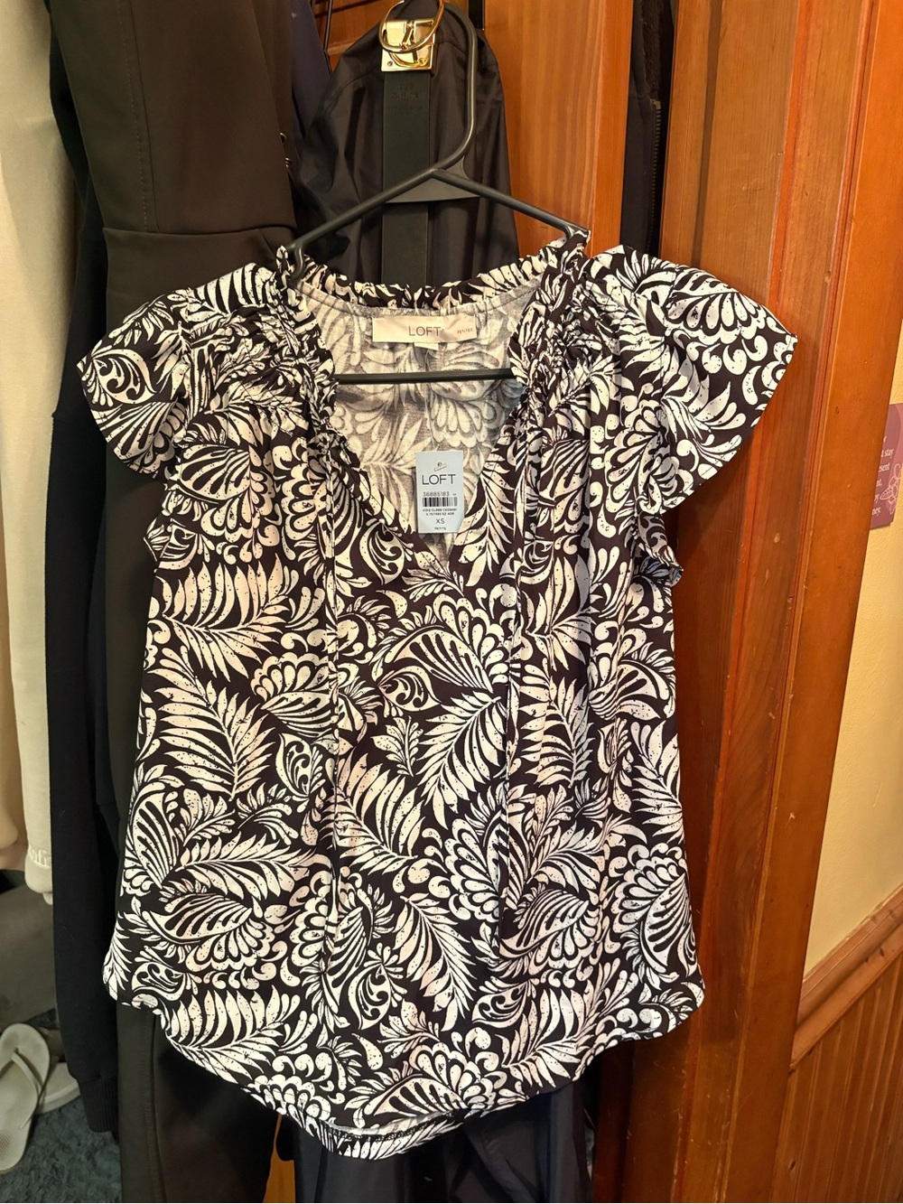 LOFT Black and White Leaf-Print Ruffle Sleeve Blouse